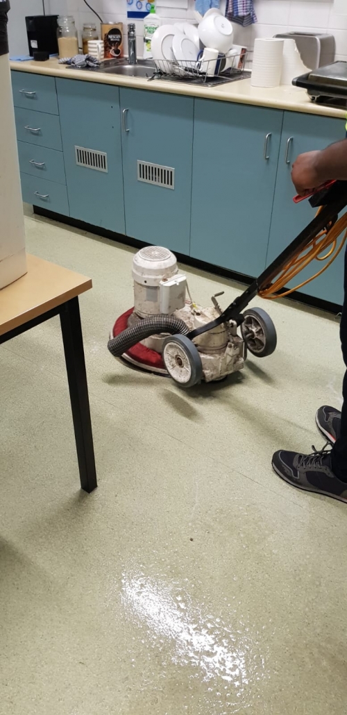 cleaning-service-in-austrailia-1-500x1030